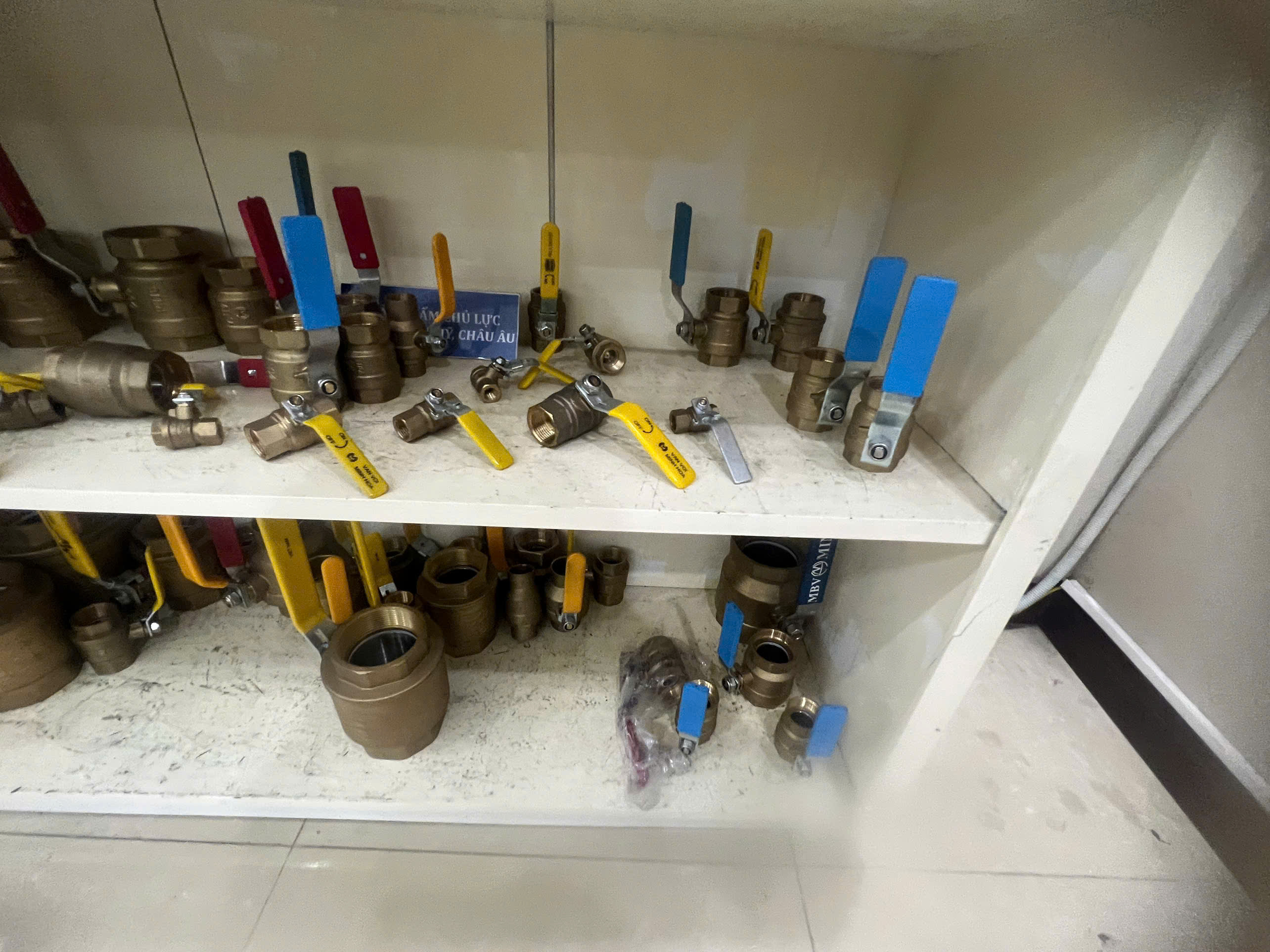 Samples shelf 19.jpg